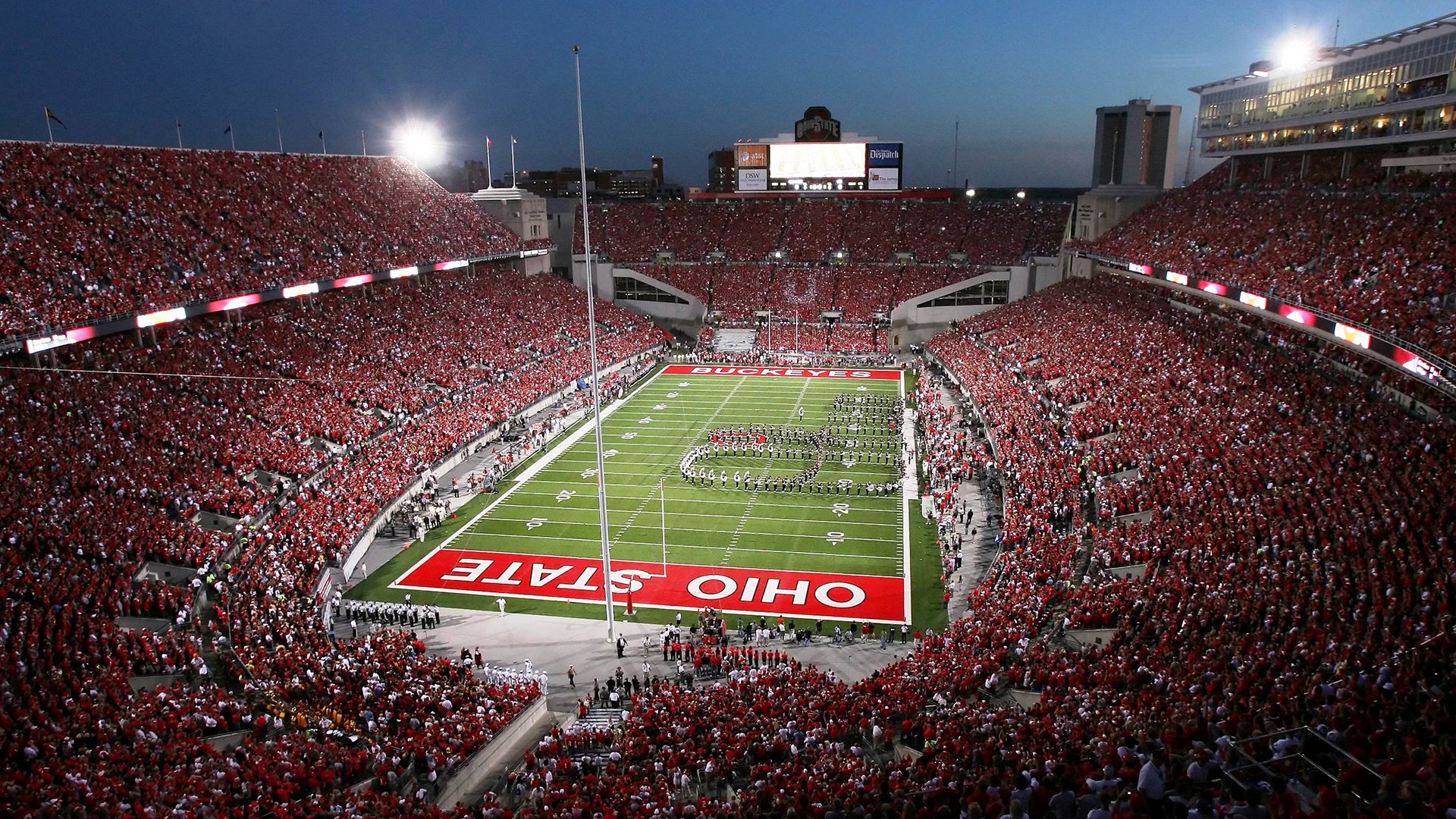 赛道上的火力压制，当F1争冠战变成绿茵场上的博弈